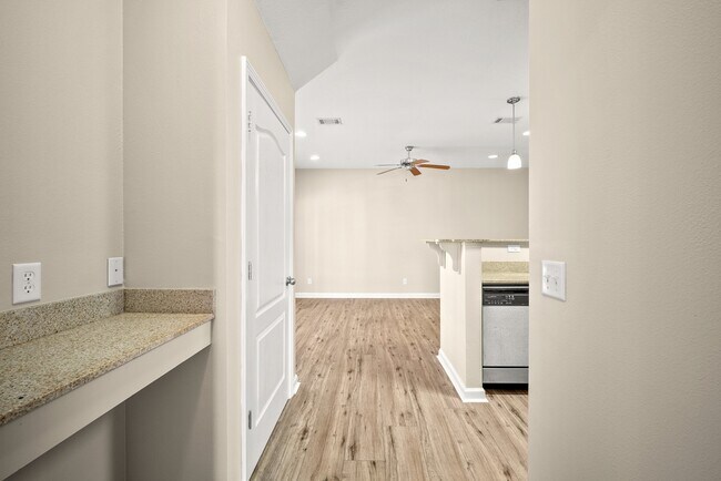 Building Photo - 710 Arbor Lake Dr