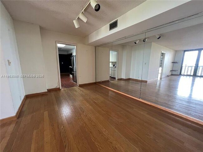 Building Photo - 1111 Crandon Blvd