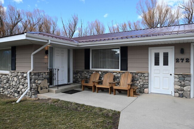 Building Photo - 272 WY-335