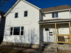 Building Photo - 1118 S 15th St