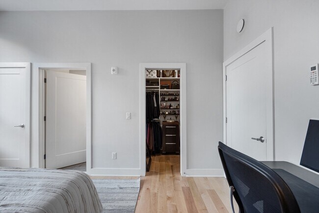 Building Photo - 240 Salem St