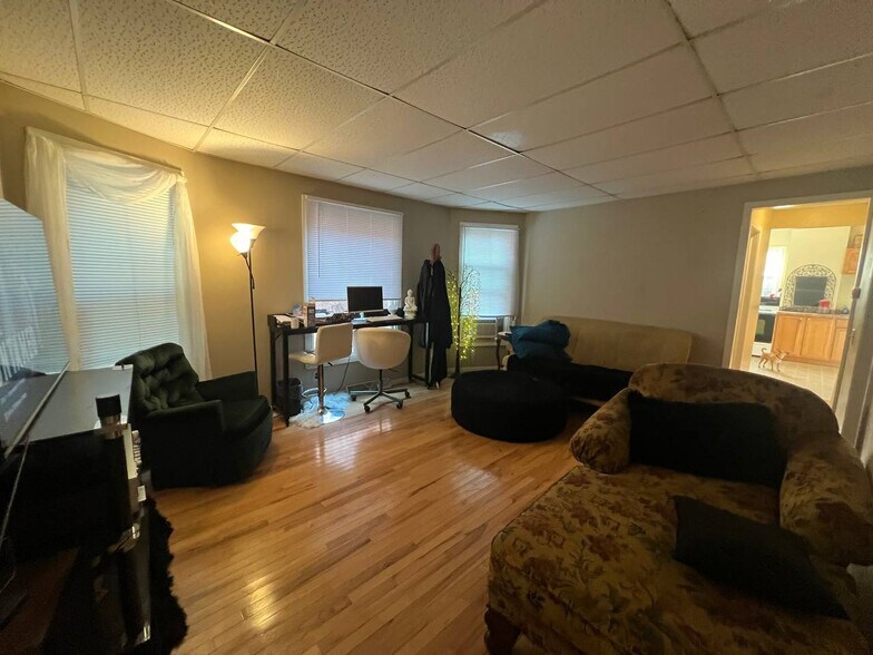 Primary Photo - 844 E Gorham St