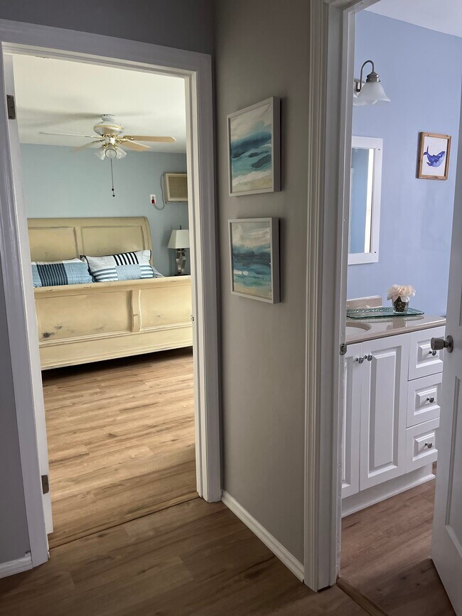 Upper floor - 220 Catherine Ln