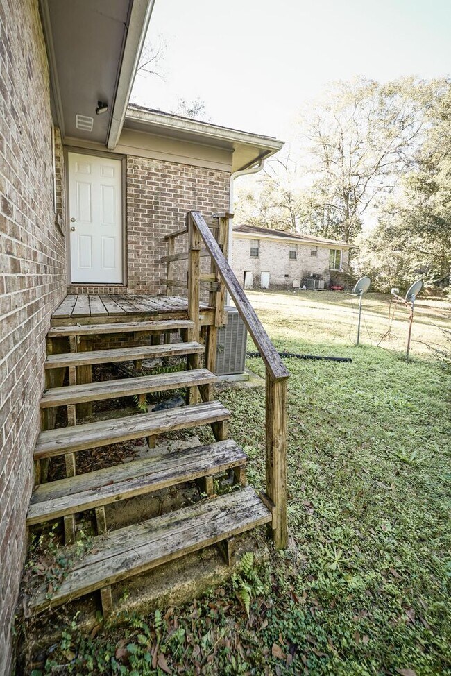 Building Photo - 2304 Hartsfield Ct