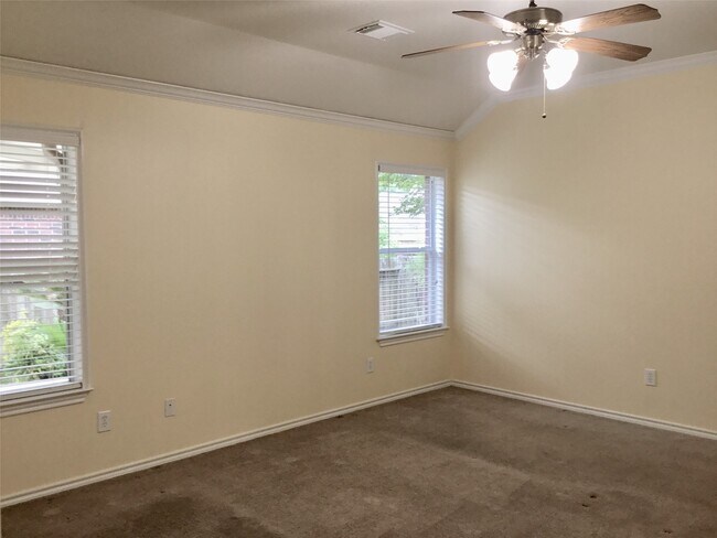 Building Photo - 114 N Queenscliff Cir