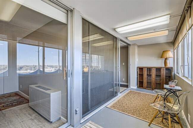 Building Photo - Stylish Downtown Denver Condo – Fully Furnished & Available Now!