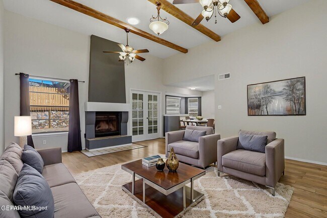 Building Photo - 604 La Chapa Ave