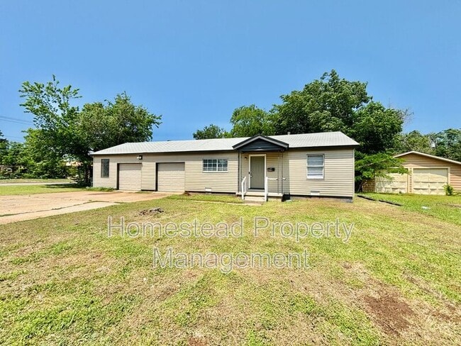 Building Photo - 4101 SE 42nd St