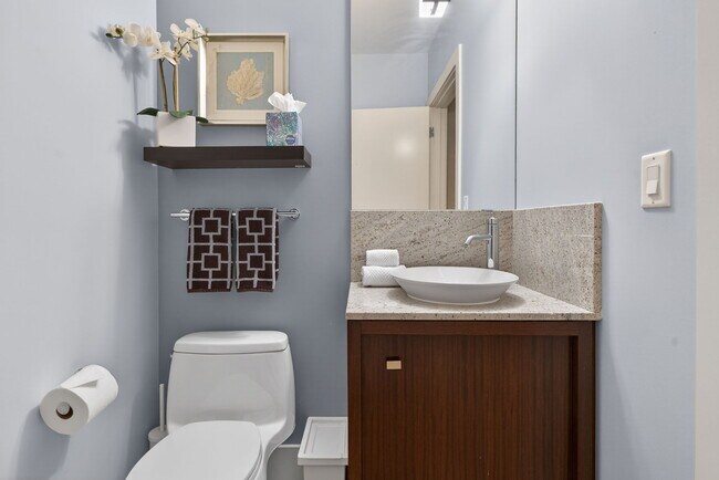 Building Photo - 1001 NW Lovejoy St