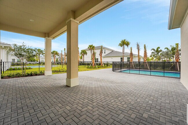 Building Photo - 9341 Crestview Cir