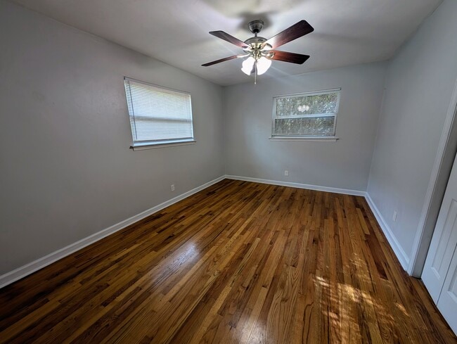 Building Photo - 2114 High Rd