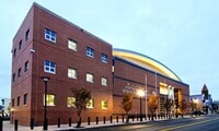 Building Photo - Perfect location, private . Clean , modernized and bright