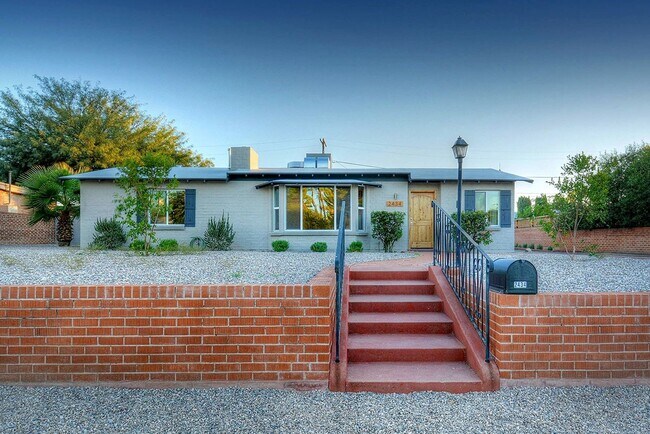 Building Photo - PRE-LEASE FOR AUGUST 2026 - Gorgeous home ...