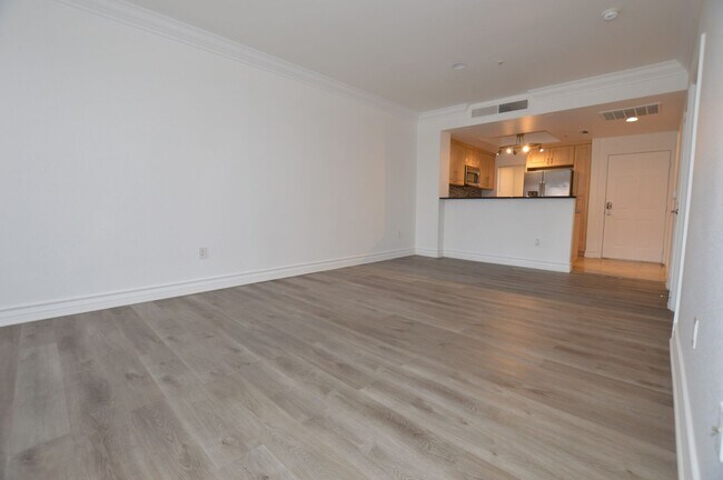 Building Photo - Meridian Unfurnished 1 Bed | 1 Bath Luxury Condo