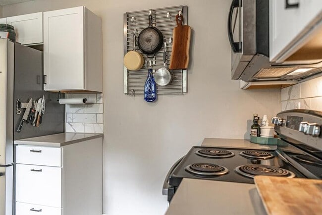 Building Photo - 595 Midway Rd