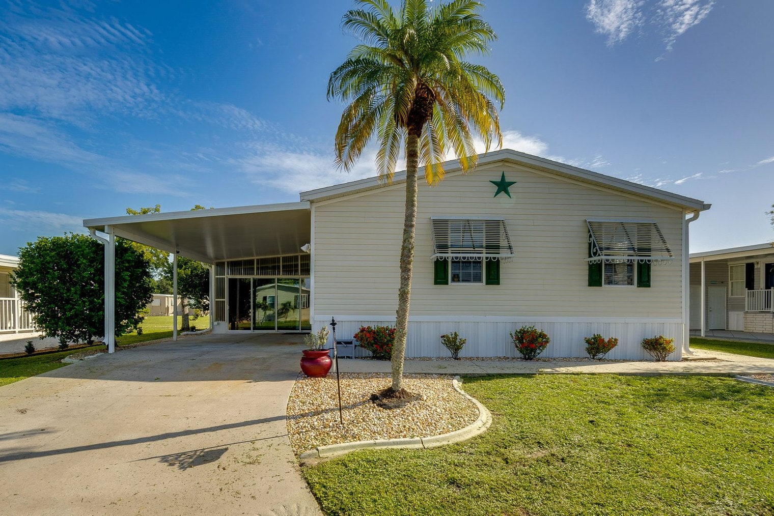 Building Photo - 1000 Kings Hwy