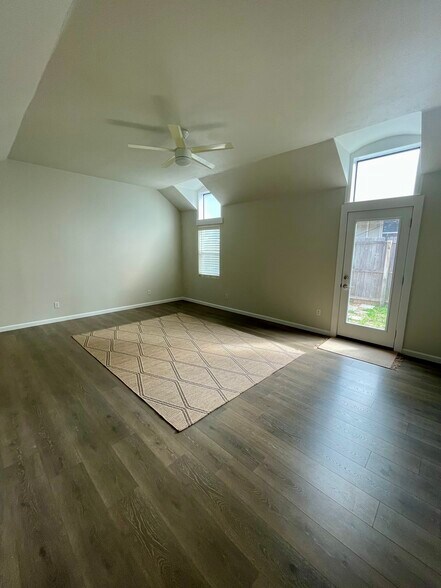 Building Photo - 10654 Sandpiper Ln
