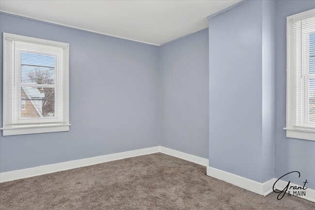 Building Photo - $1,420 - West Side 3 bedroom