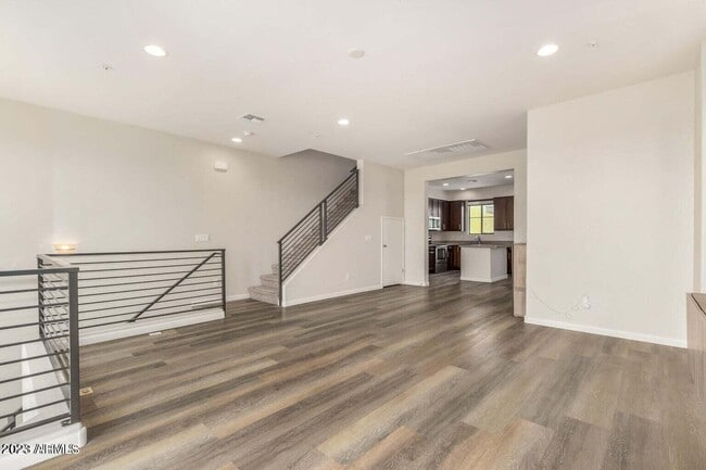 Building Photo - 2090 S Dorsey Ln