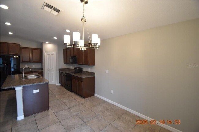 Building Photo - 9610 Sage Creek Dr