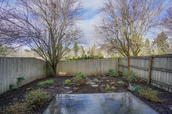 Building Photo - BEAUTIFUL THREE BEDROOM HOME IN FELIDA