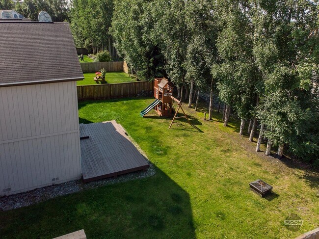 Building Photo - MUST SEE! | 4 BEDROOM 2.5 BATHROOM HOUSE |...