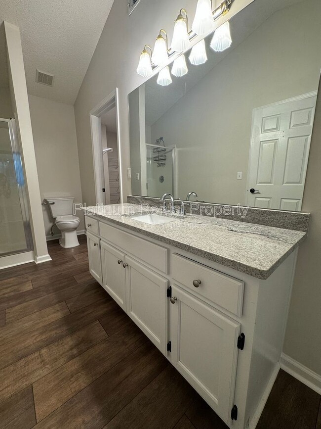 Building Photo - 335 Charlyne Way