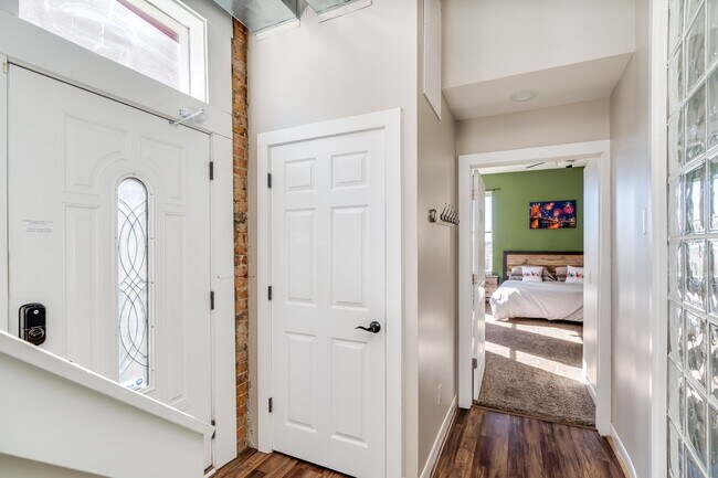 Primary Photo - Urban Luxury with Stunning City Views – 2B...