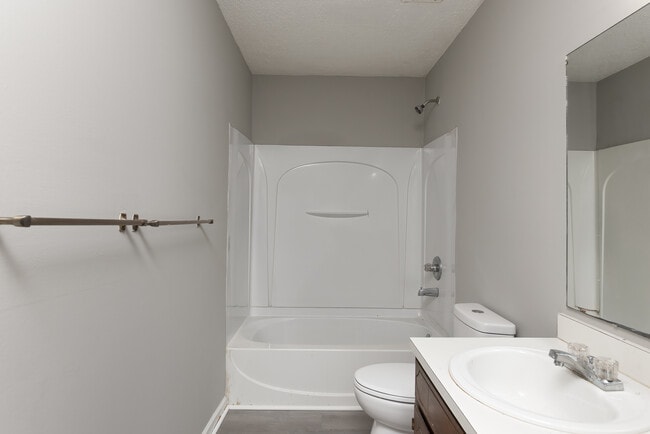 Building Photo - 5405 E Shore Dr