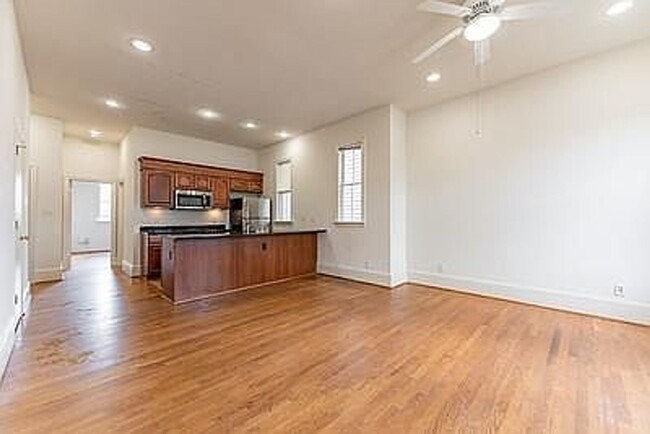 Building Photo - Spacious 3-Bedroom Apt on Cary St.