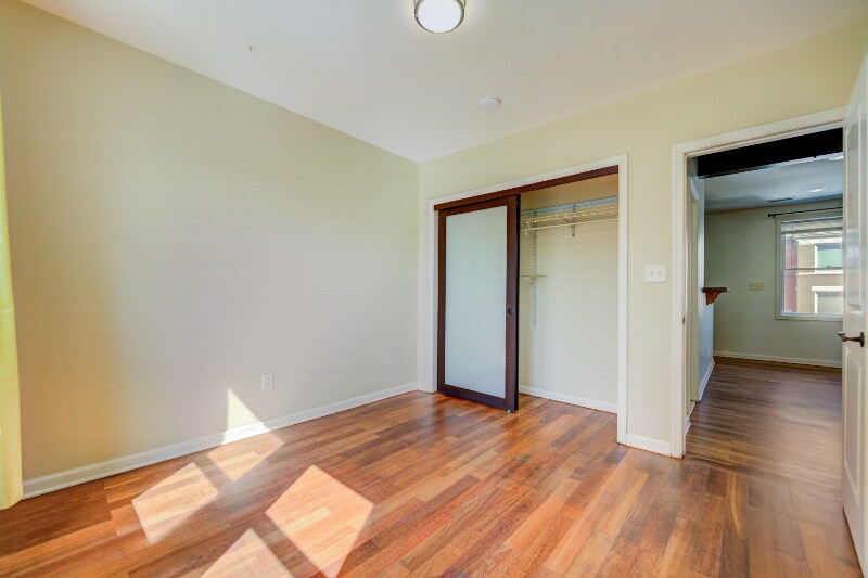 Building Photo - 303 Seaton Pl NE