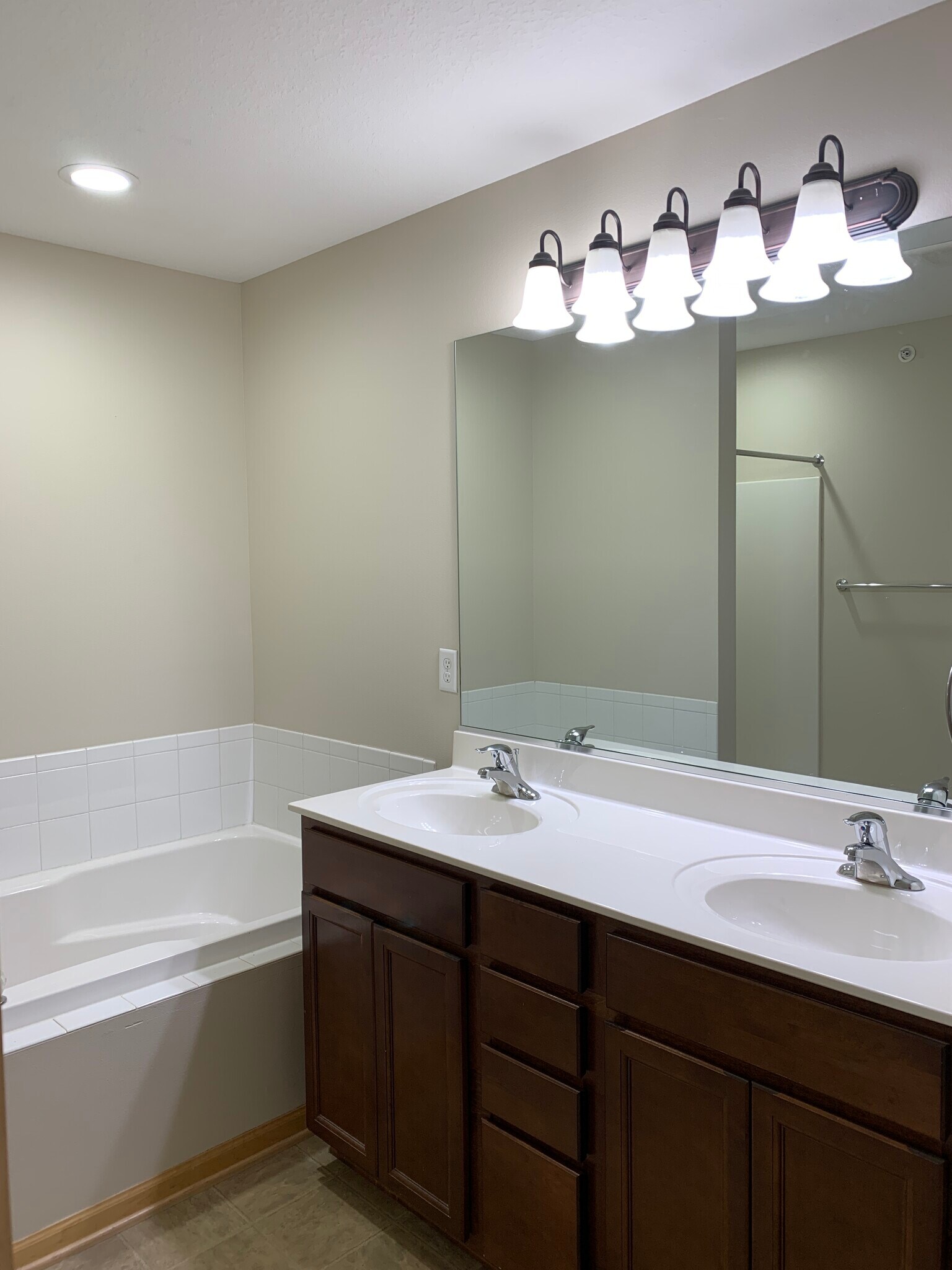 Master bath with soaker tub - 551 87th St