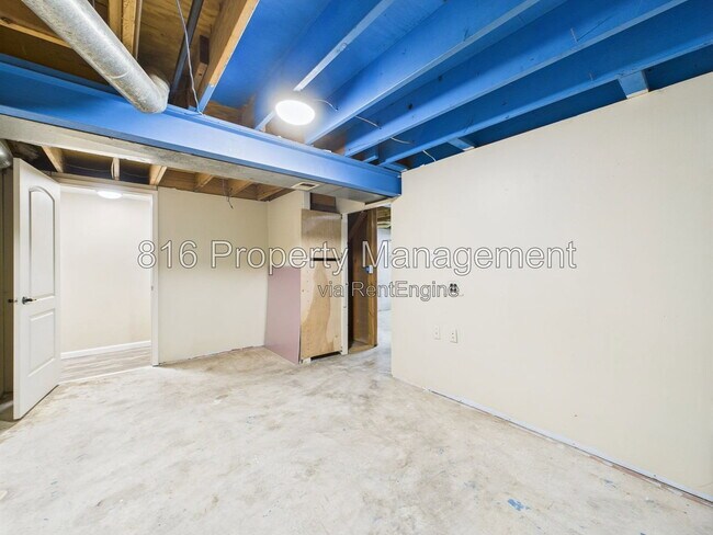 Building Photo - 168 SW Robin Rd