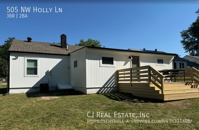Building Photo - 505 NW Holly Ln
