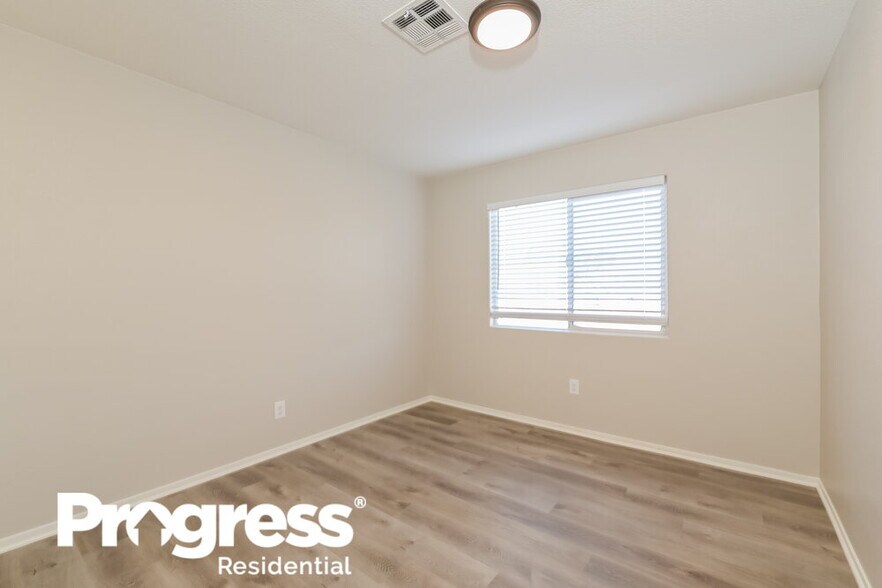 Building Photo - 2168 Eaglecloud Dr