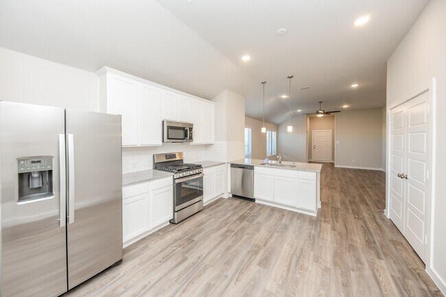 Building Photo - 32031 Splendor Dr