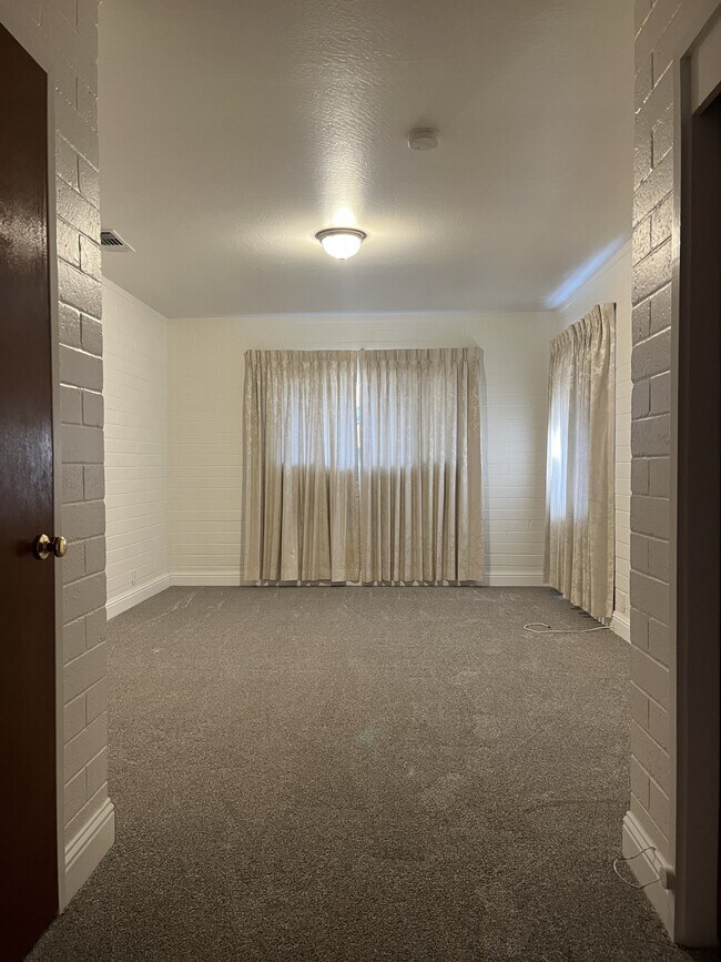 Building Photo - 608 Bird St