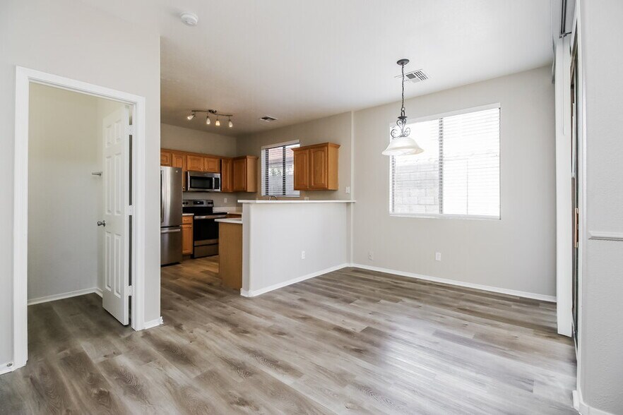 Building Photo - 1247 S Amador
