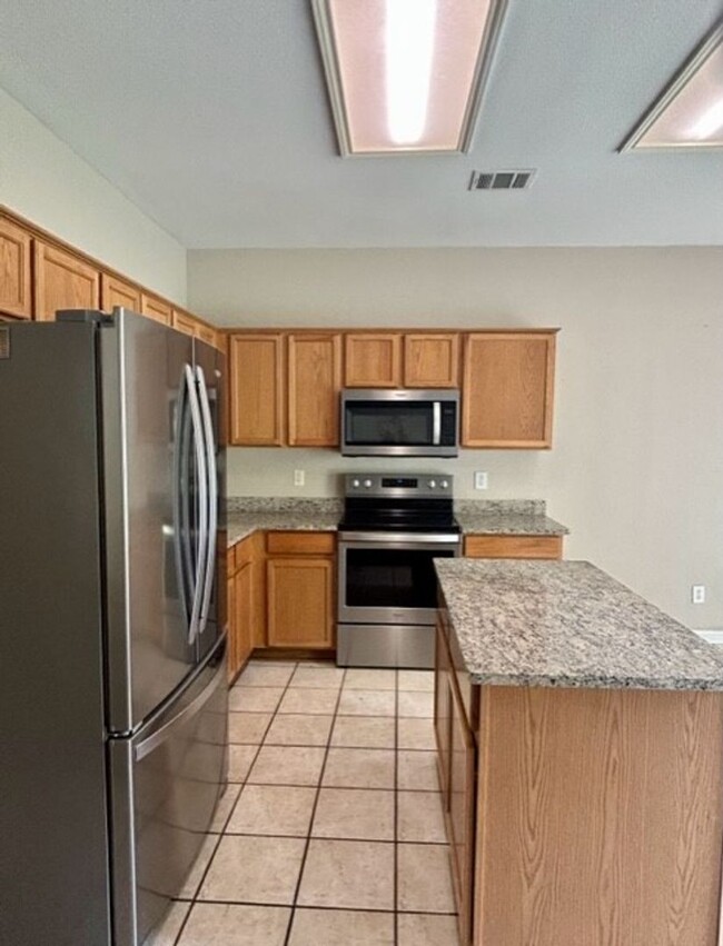 Building Photo - $350 OFF FIRST MONTH'S RENT IF YOU MOVE IN...