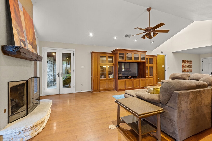 Building Photo - Room in House on Indian Mound Dr