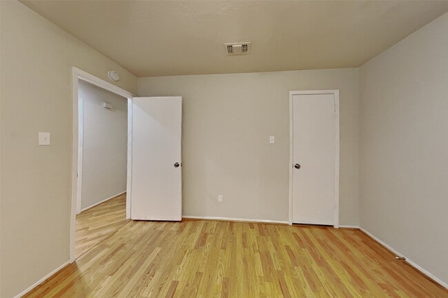 Building Photo - 20 Early Dawn Ct