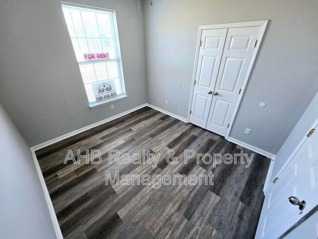 Building Photo - 3009 Winston Dr