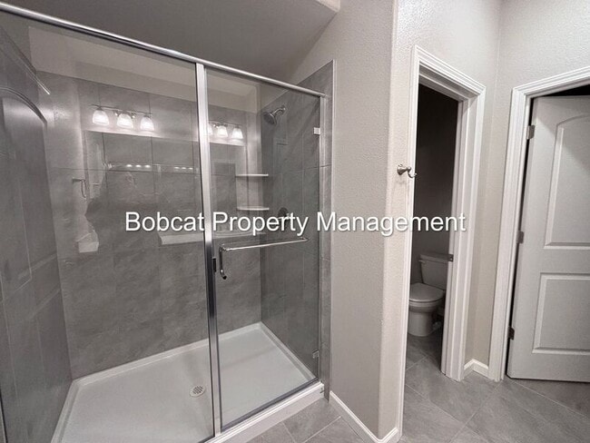 Building Photo - 860 Furlong Dr