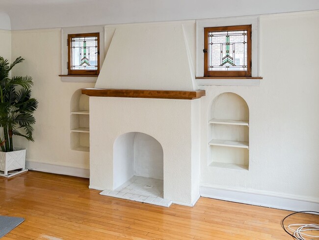 Building Photo - 2623 W Berwyn Ave