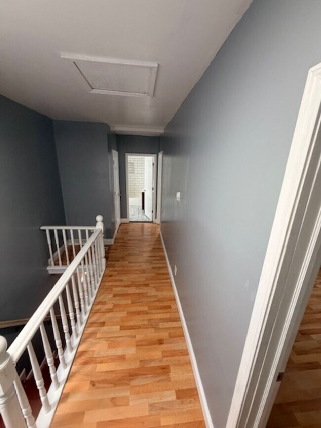 Building Photo - 925 Xenia Ave