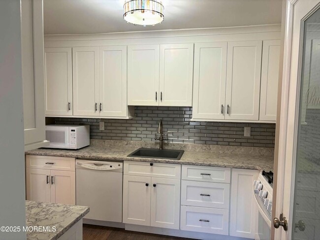 Building Photo - 61 Lenape Trail