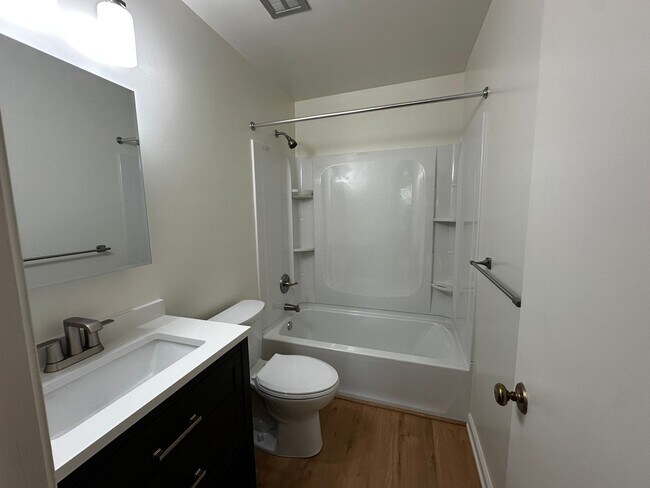 Building Photo - 113 Sherwood Ct