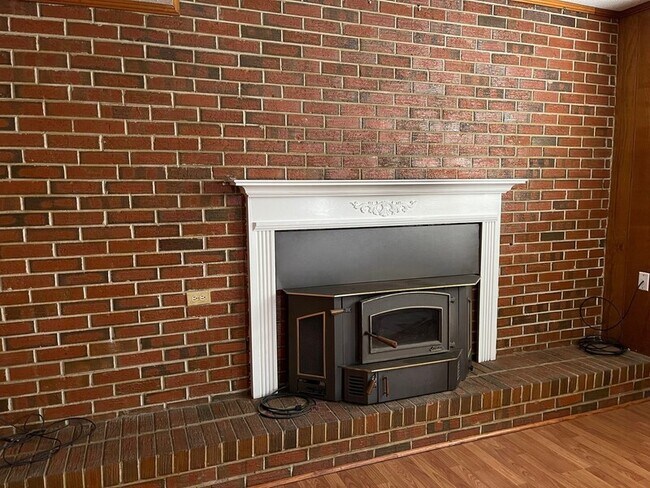Building Photo - 2803 Brett Rd NW