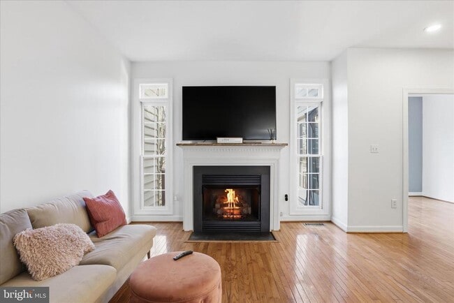 Building Photo - 4550 Fair Valley Dr