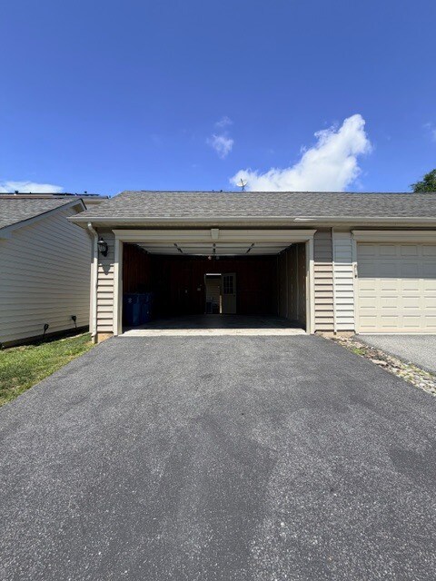 Building Photo - 203 Altair Way